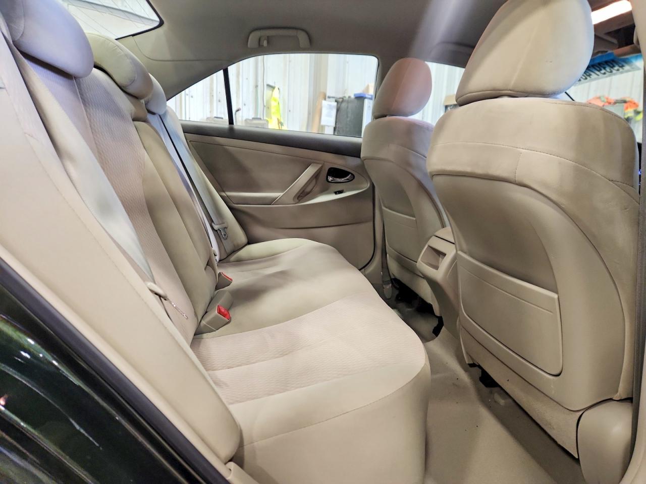 2011 TOYOTA CAMRY LE photo 19