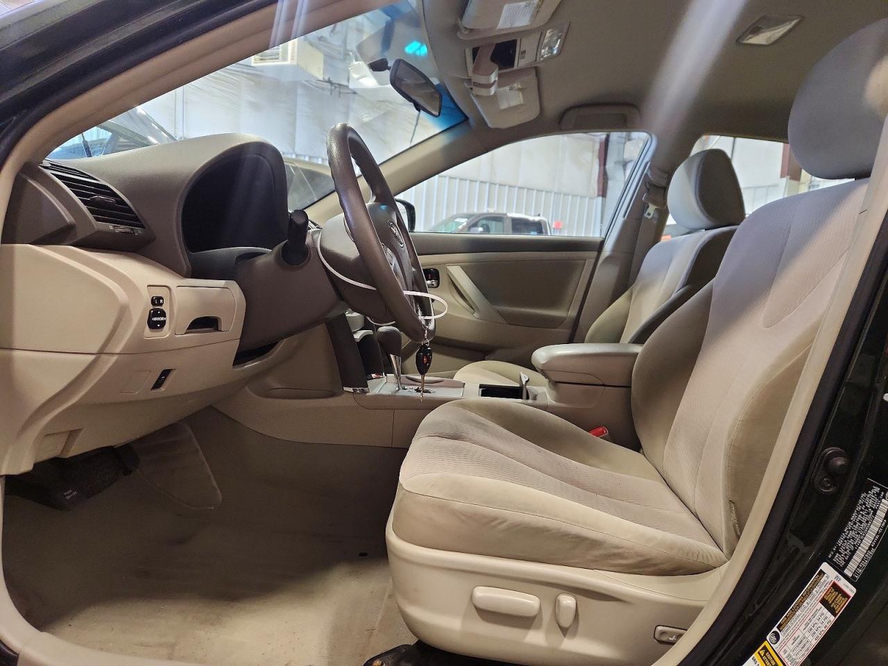 2011 TOYOTA CAMRY LE photo 13