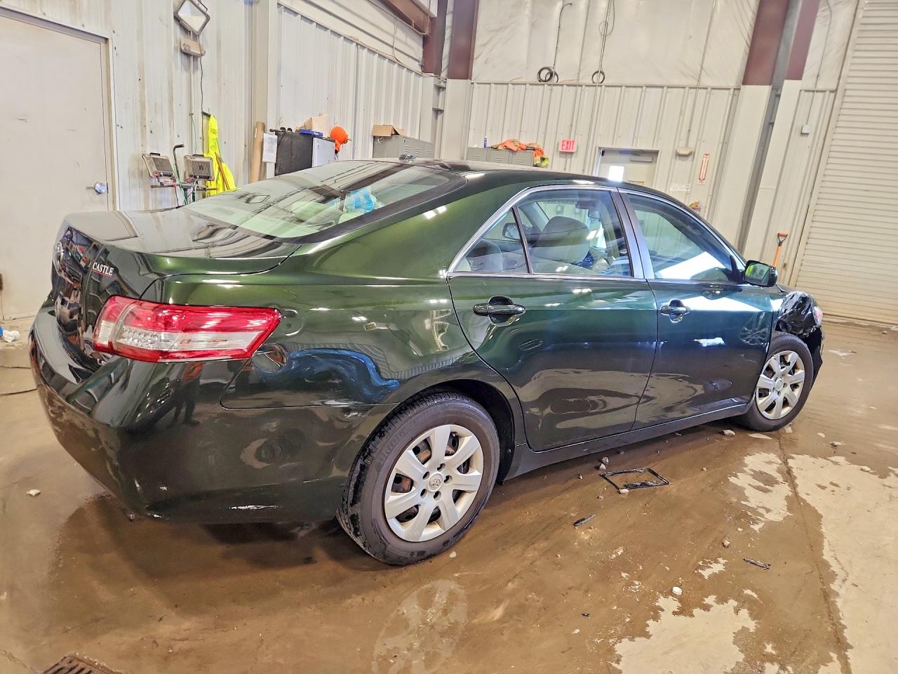 2011 TOYOTA CAMRY LE photo 5