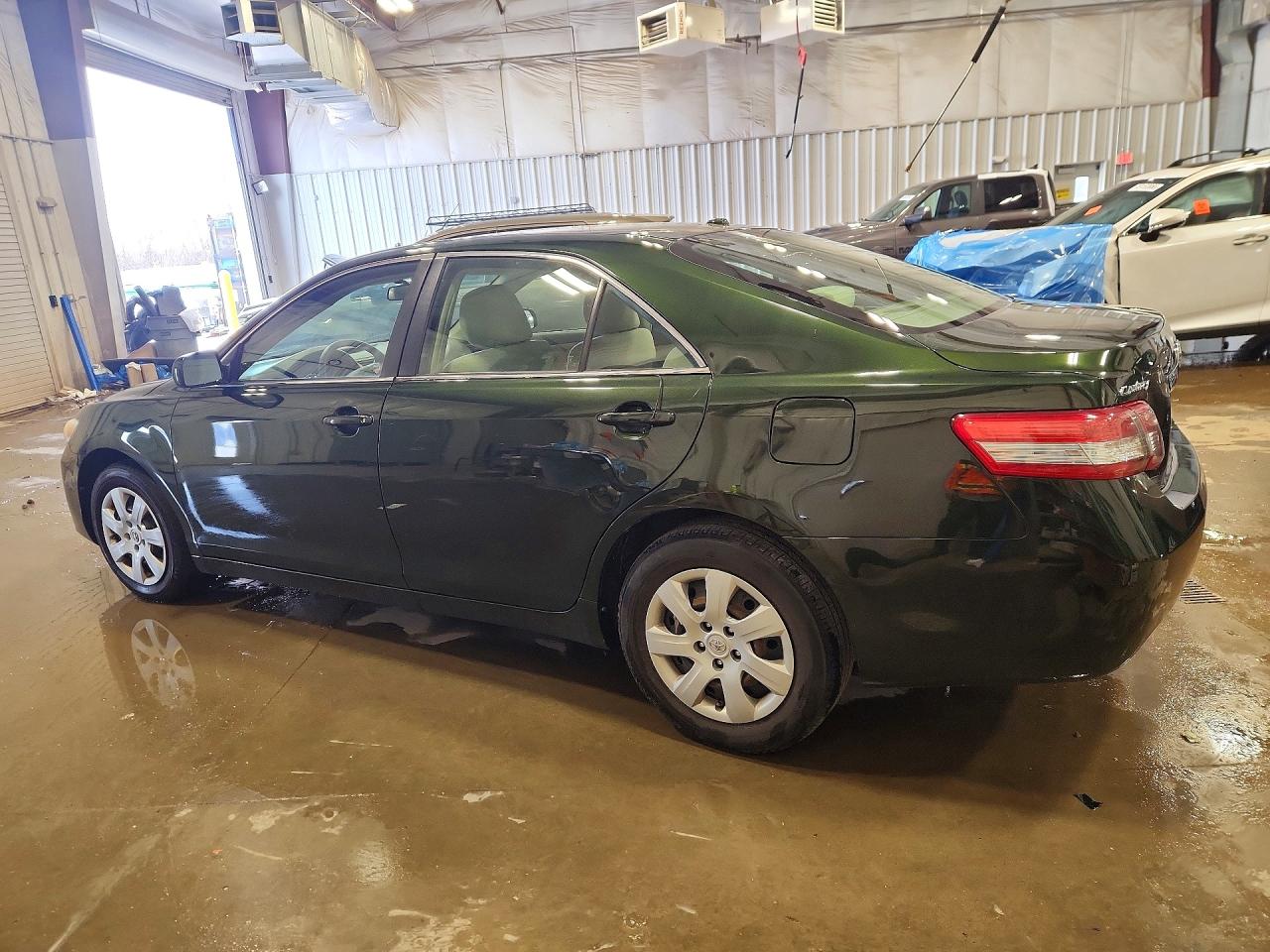 2011 TOYOTA CAMRY LE photo 3
