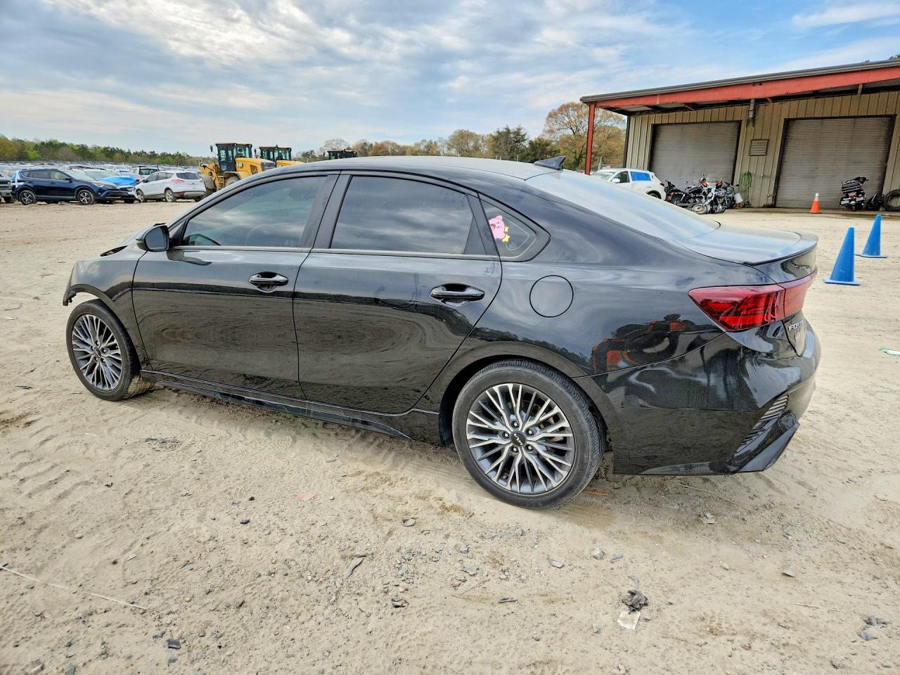 2023 KIA FORTE GT LINE photo 3