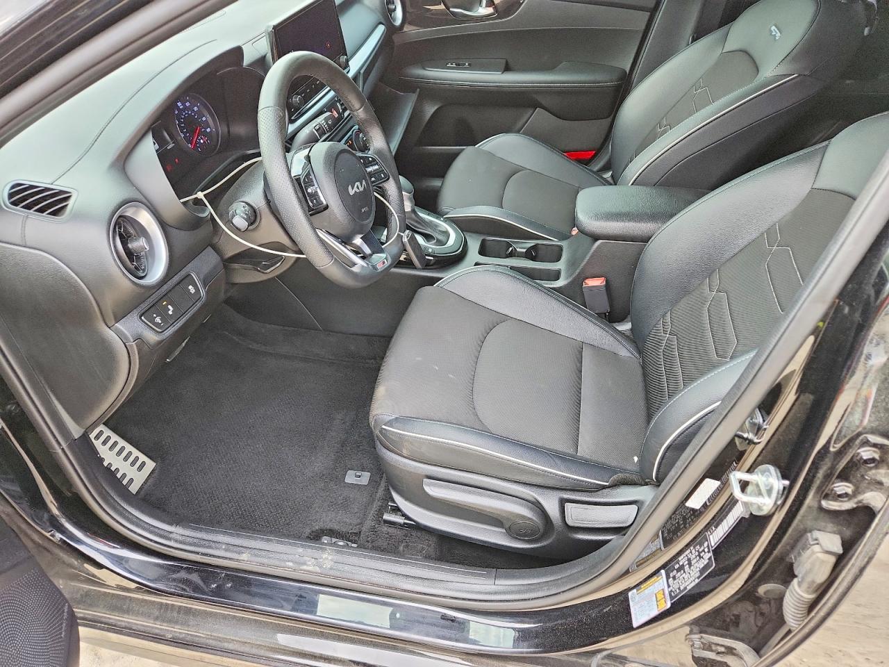 2023 KIA FORTE GT LINE photo 13