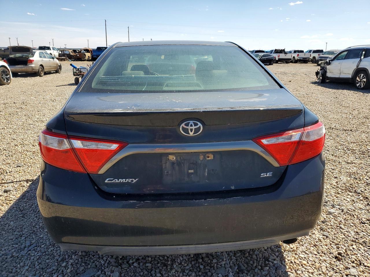 2016 TOYOTA CAMRY SE photo 11