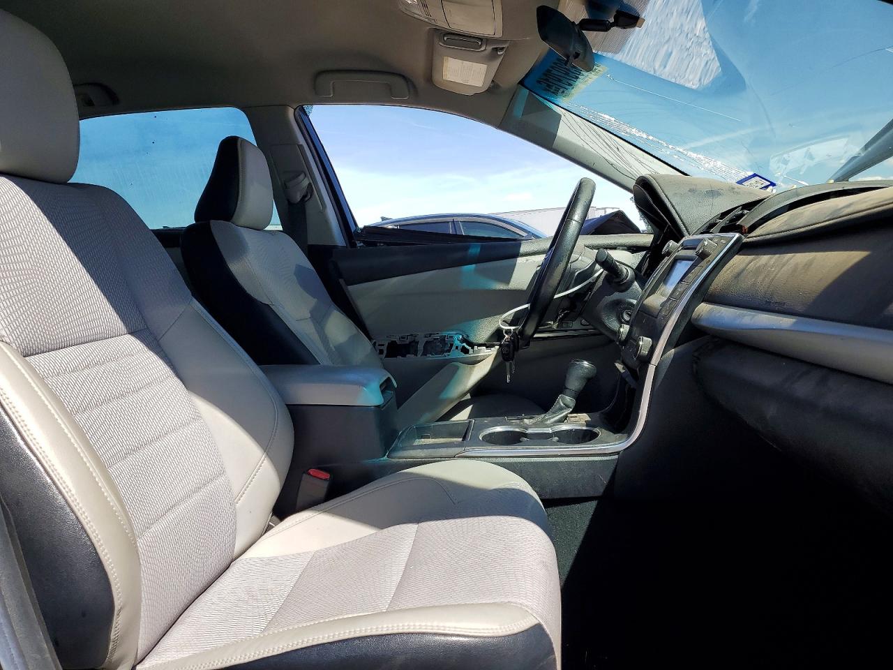 2016 TOYOTA CAMRY SE photo 13