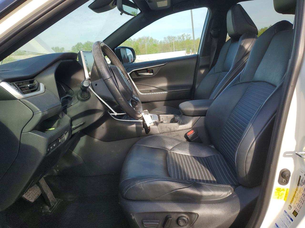 2021 TOYOTA RAV4 XSE photo 19