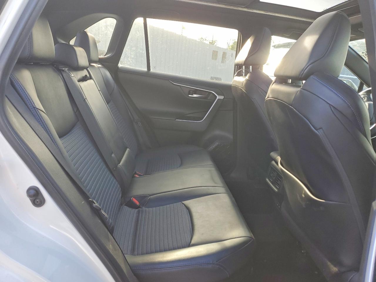 2021 TOYOTA RAV4 XSE photo 31