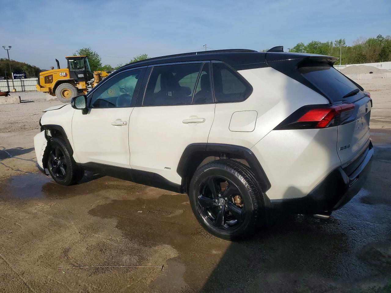 2021 TOYOTA RAV4 XSE photo 4