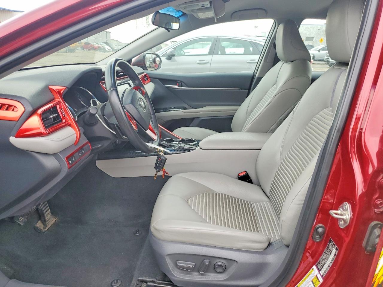 2018 TOYOTA CAMRY SE photo 13