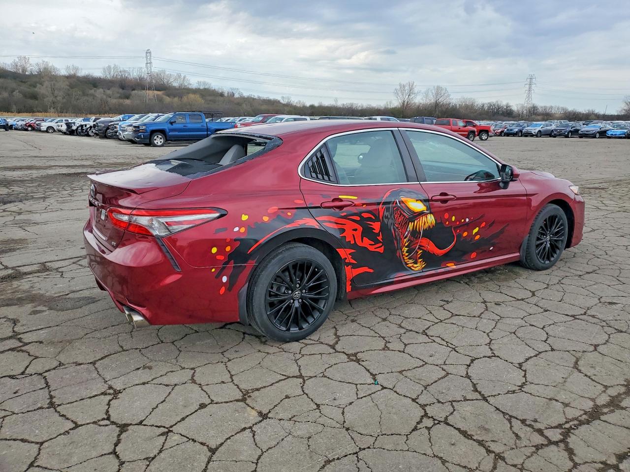 2018 TOYOTA CAMRY SE photo 5