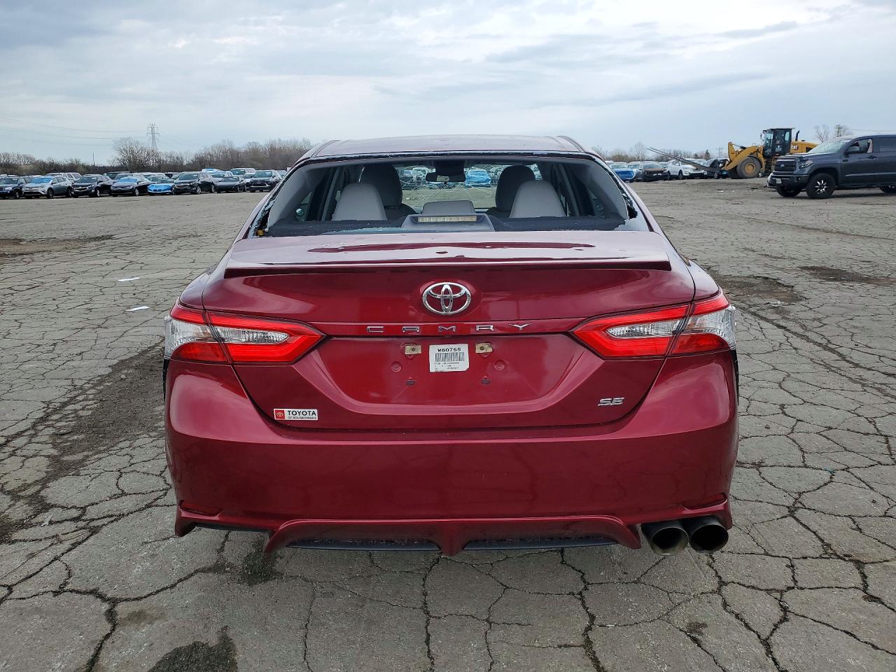 2018 TOYOTA CAMRY SE photo 11