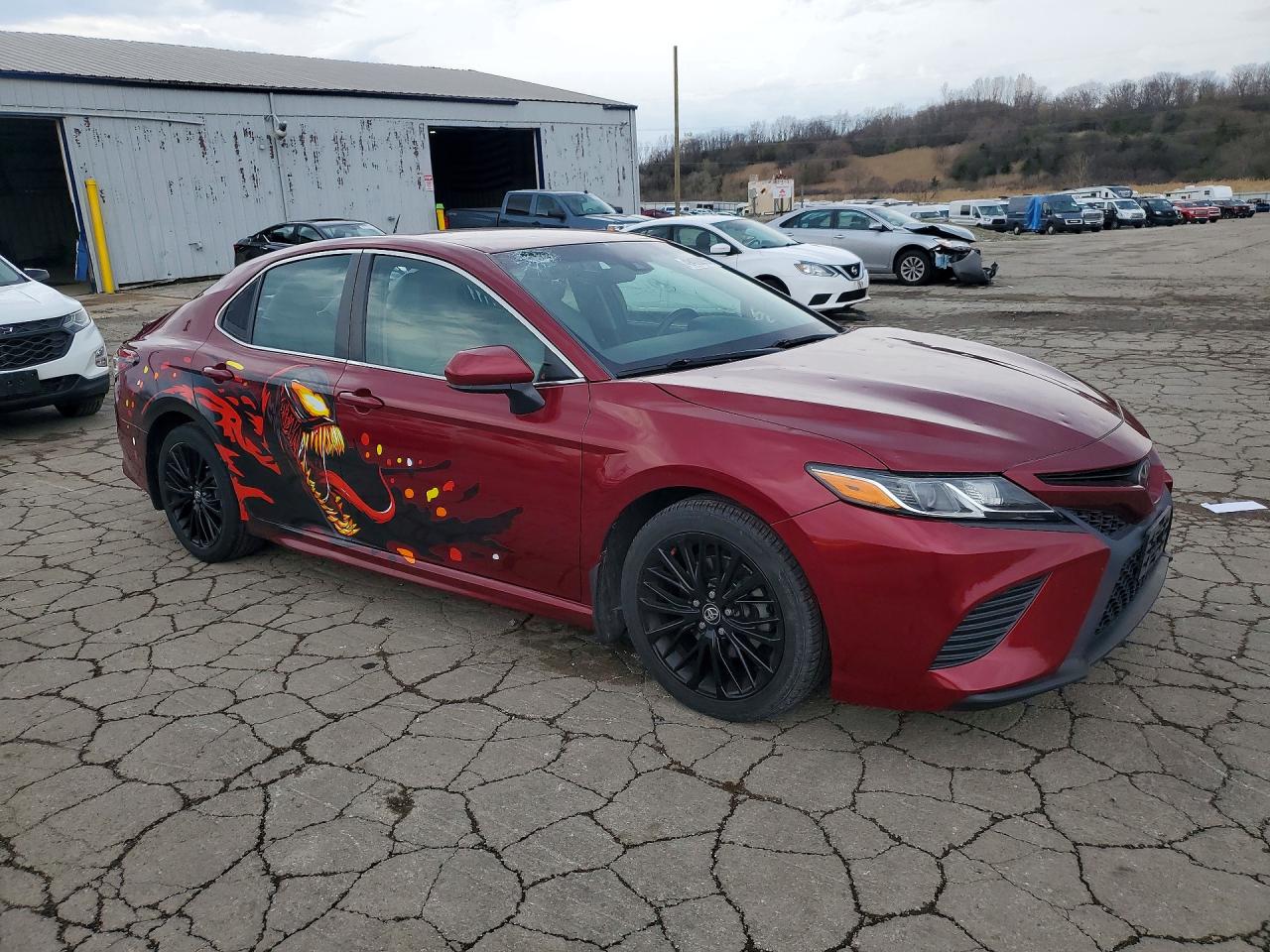 2018 TOYOTA CAMRY SE photo 7