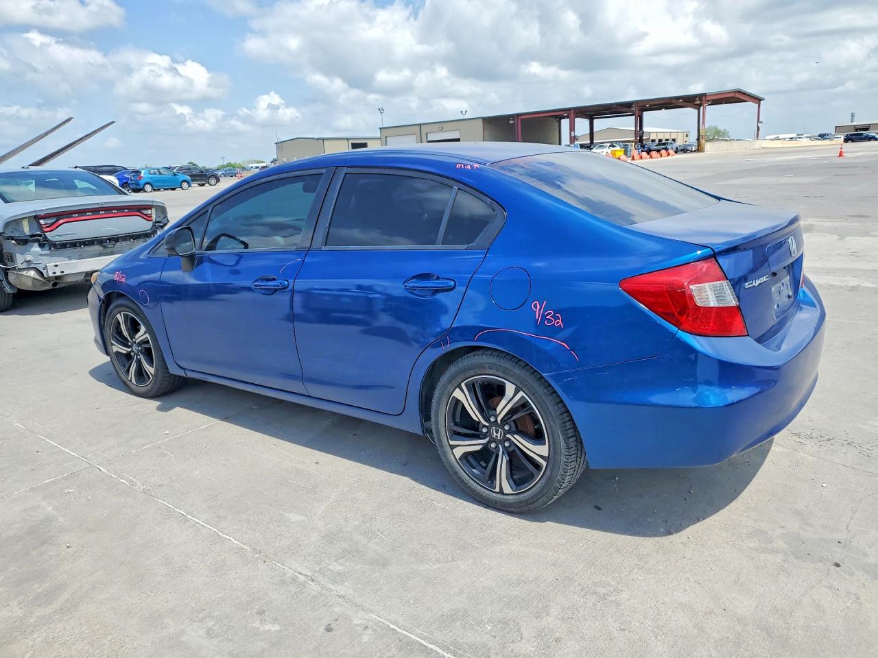 2012 HONDA CIVIC LX photo 4