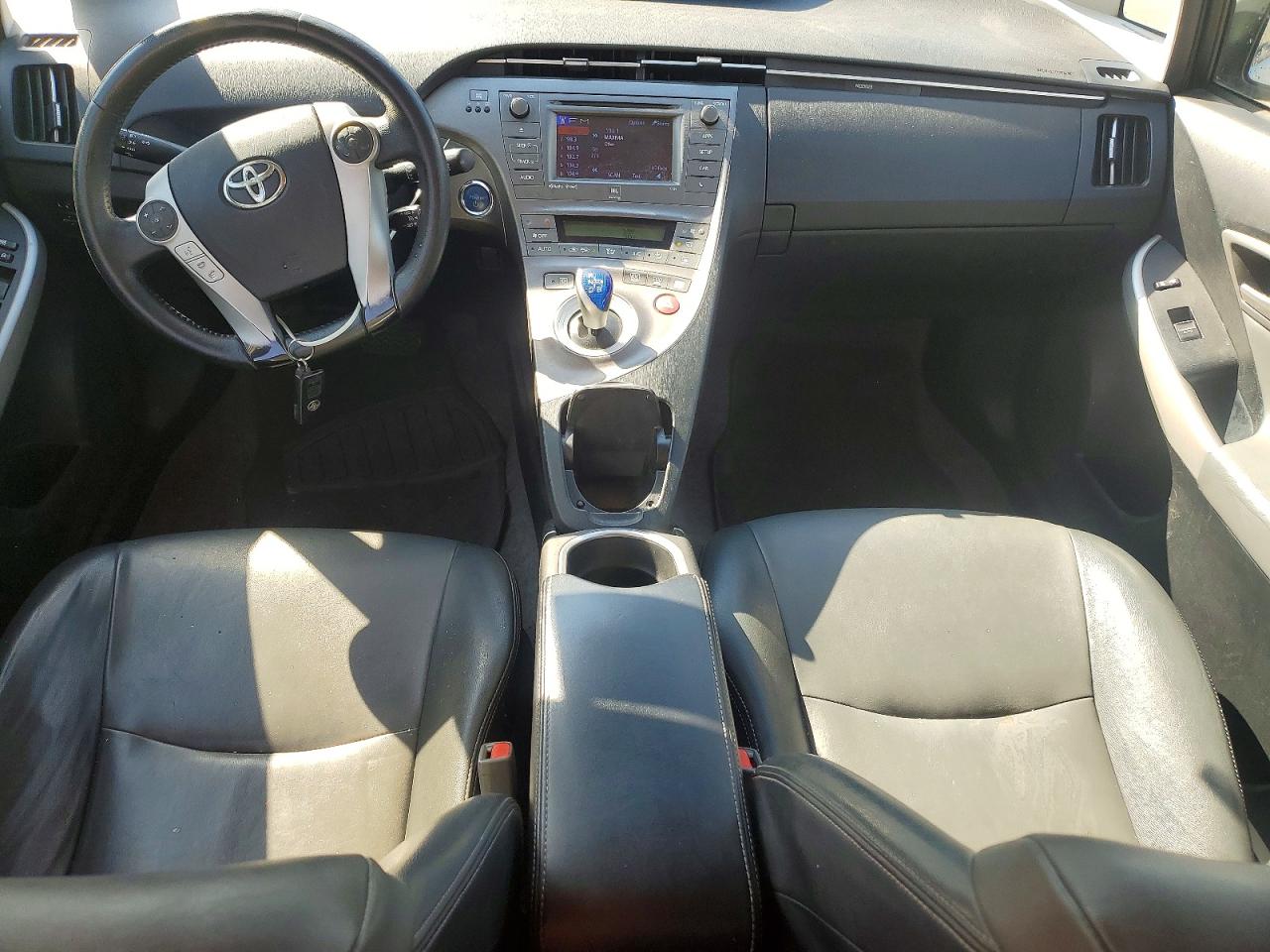2014 TOYOTA PRIUS FOUR photo 15