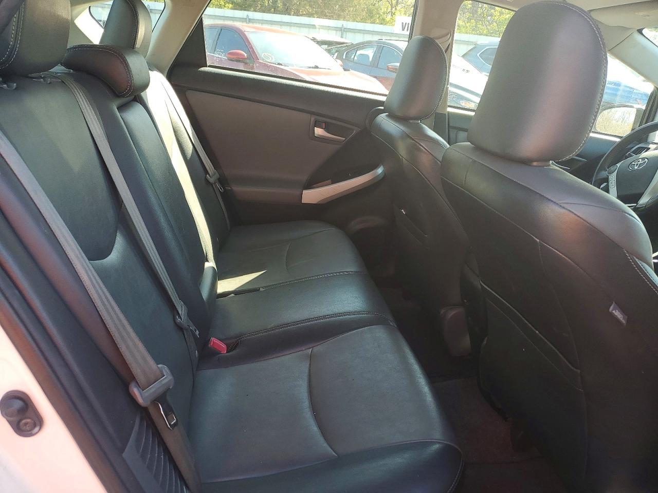 2014 TOYOTA PRIUS FOUR photo 19