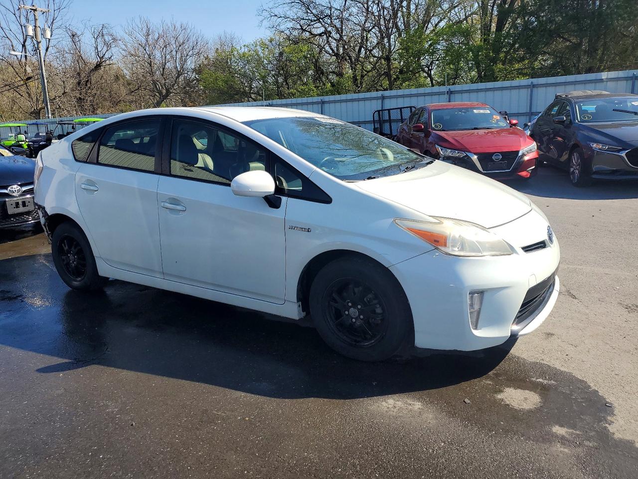 2014 TOYOTA PRIUS FOUR photo 7
