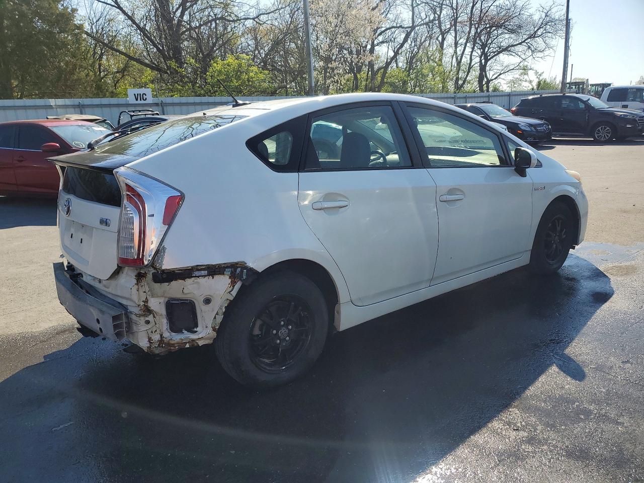 2014 TOYOTA PRIUS FOUR photo 5