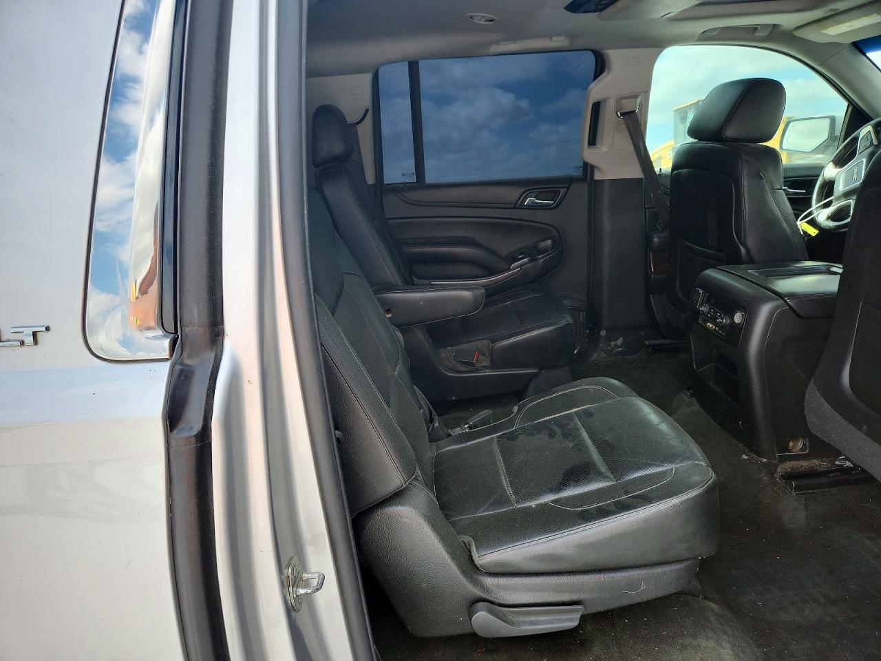 2015 GMC YUKON XL C1500 SLT photo 11