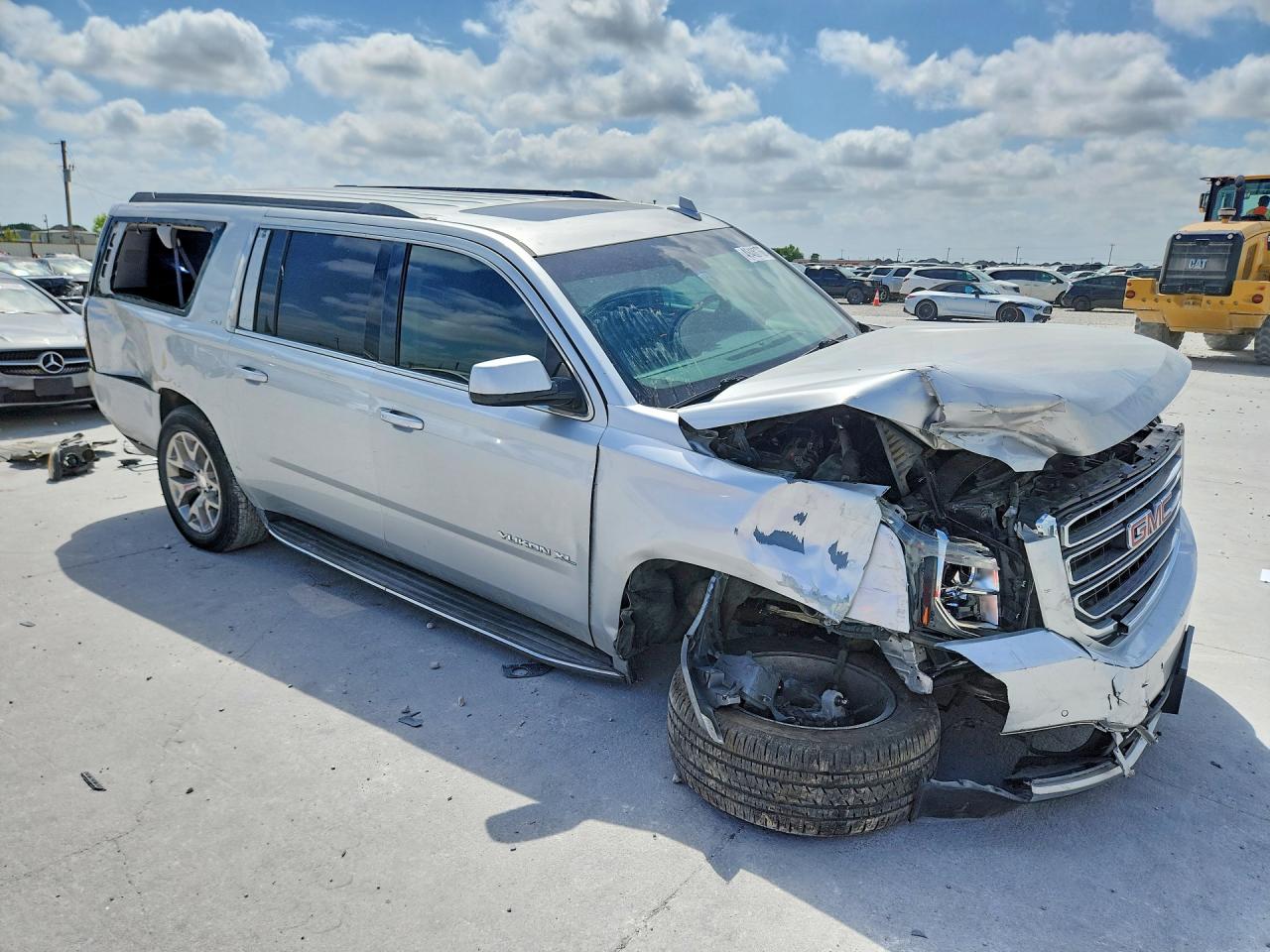 2015 GMC YUKON XL C1500 SLT photo 4