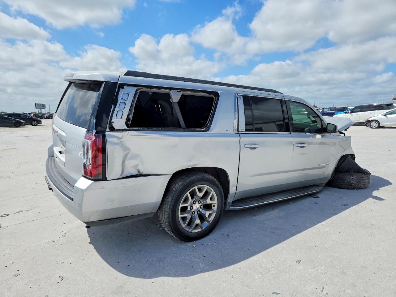 2015 GMC YUKON XL C1500 SLT photo 3