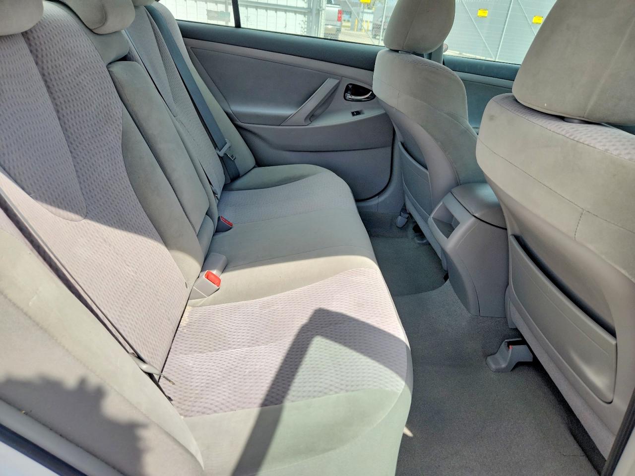 2010 TOYOTA CAMRY LE photo 19