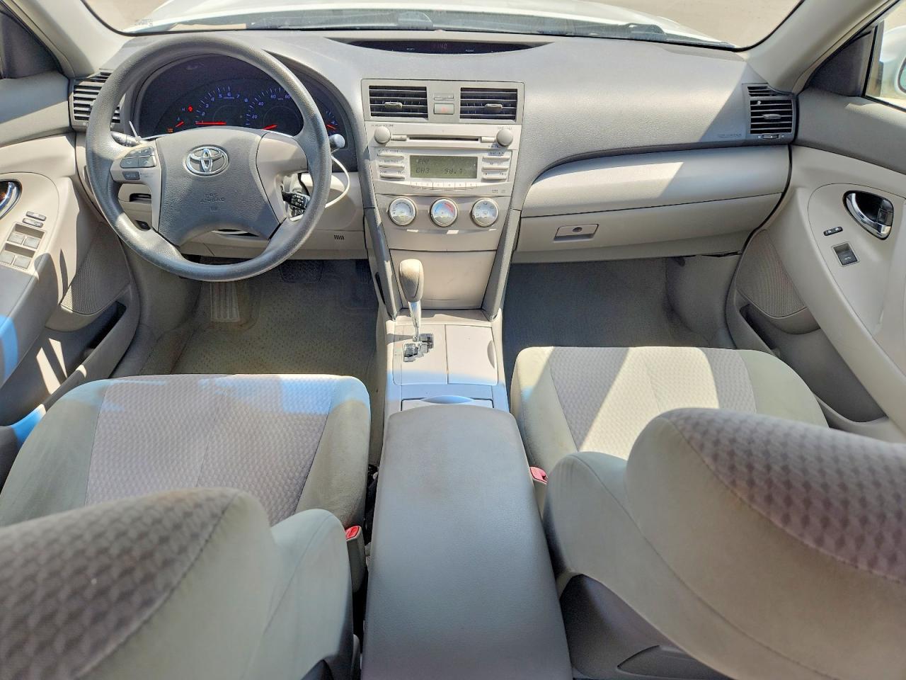 2010 TOYOTA CAMRY LE photo 15