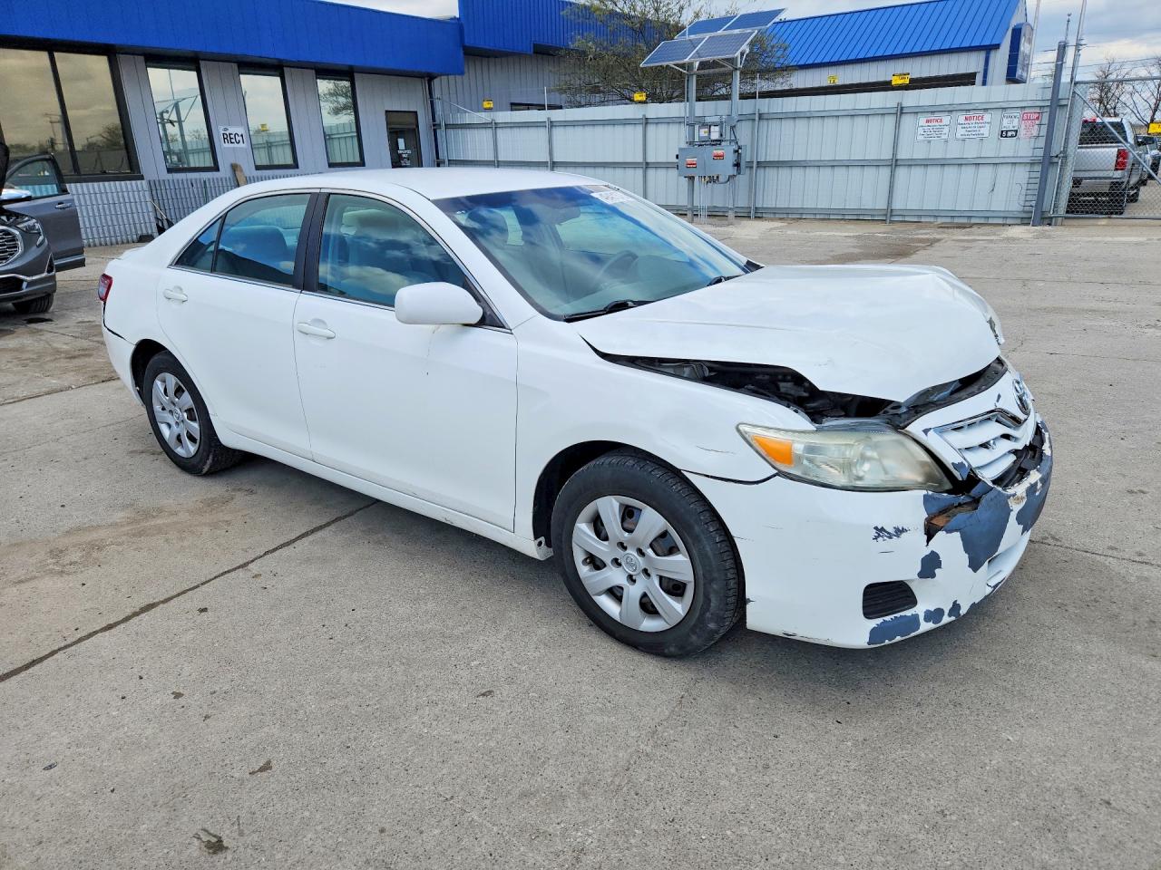 2010 TOYOTA CAMRY LE photo 7