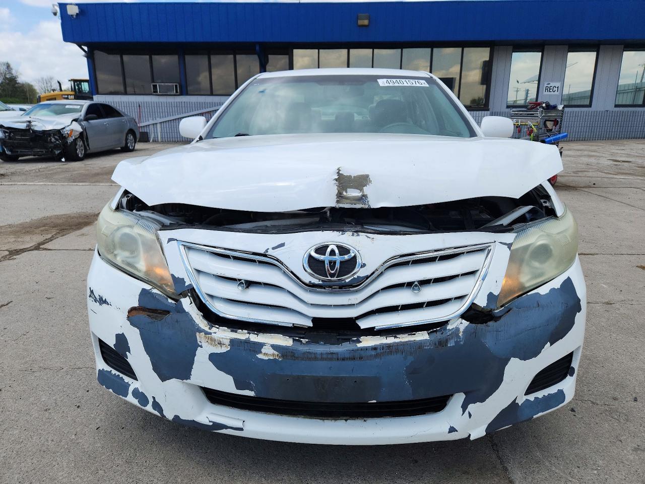 2010 TOYOTA CAMRY LE photo 9