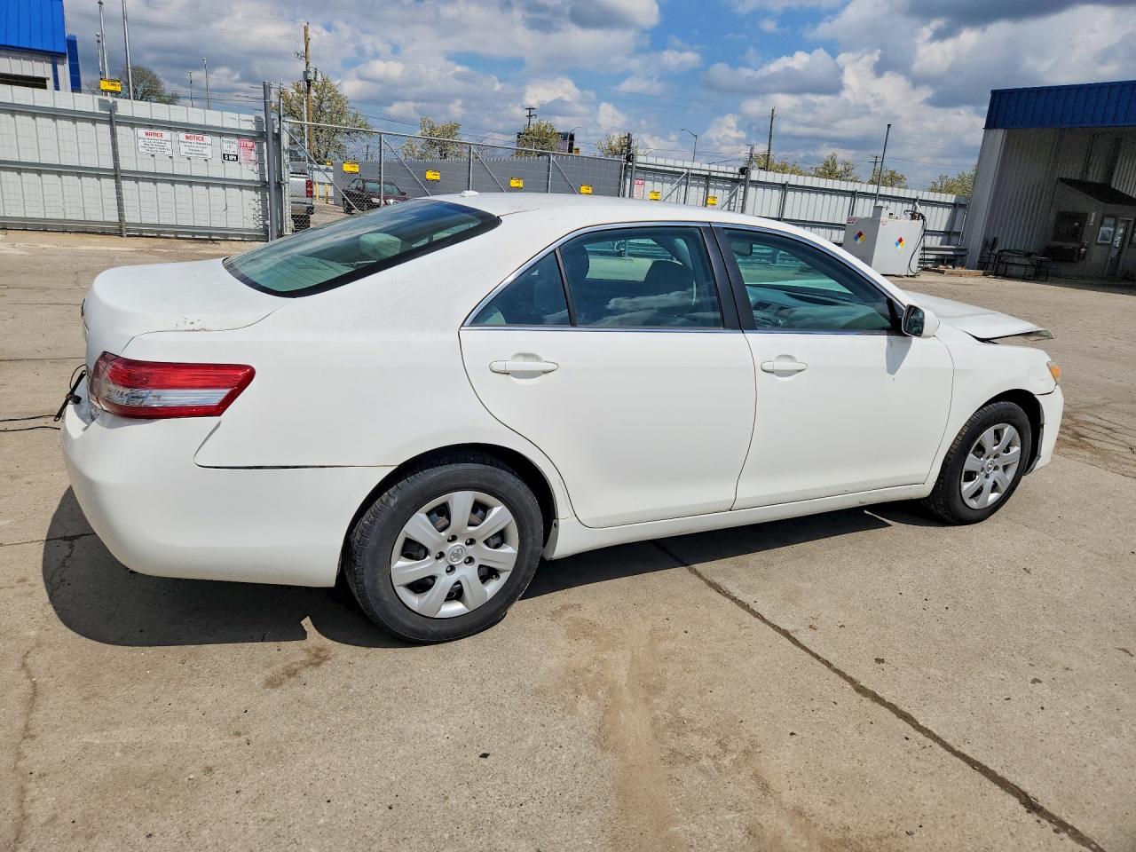 2010 TOYOTA CAMRY LE photo 5