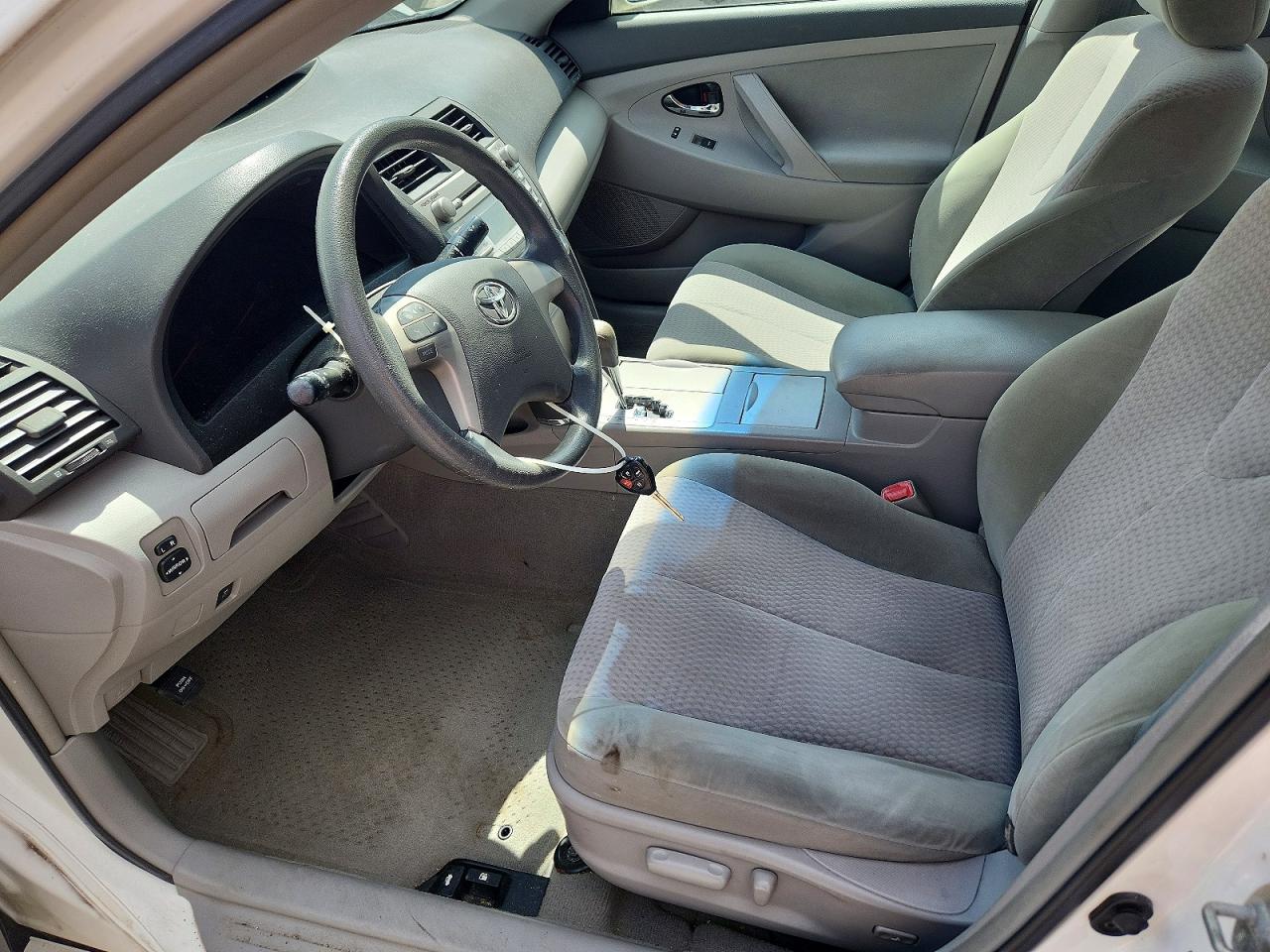 2010 TOYOTA CAMRY LE photo 13