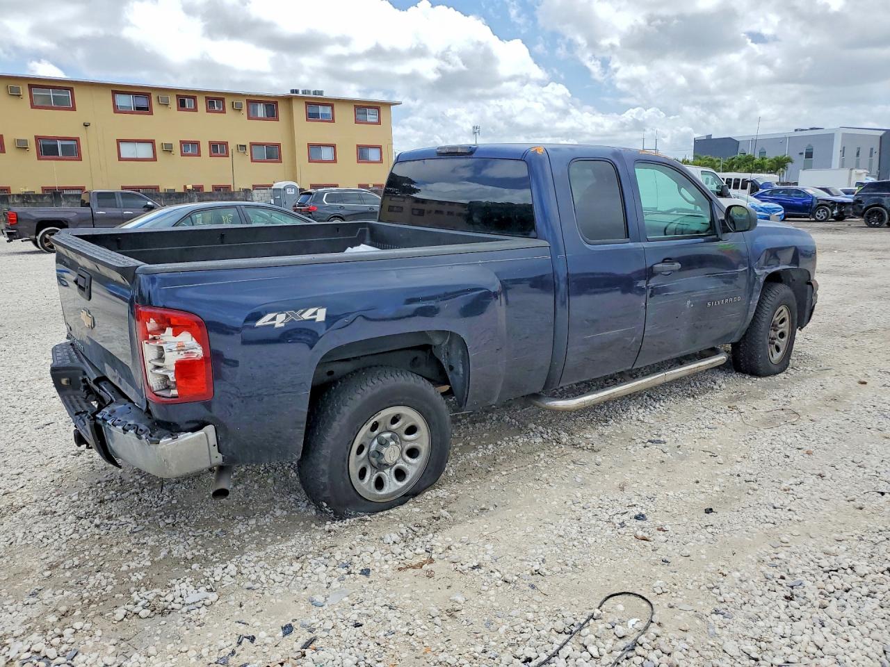 2010 CHEVROLET SILVERADO K1500 LT photo 5