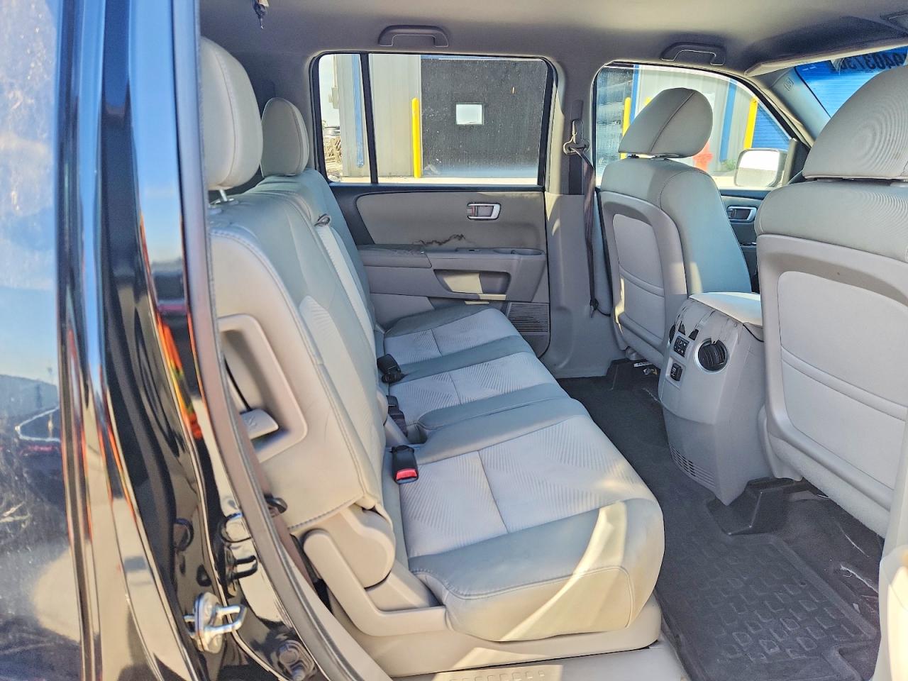 2012 HONDA PILOT LX photo 21