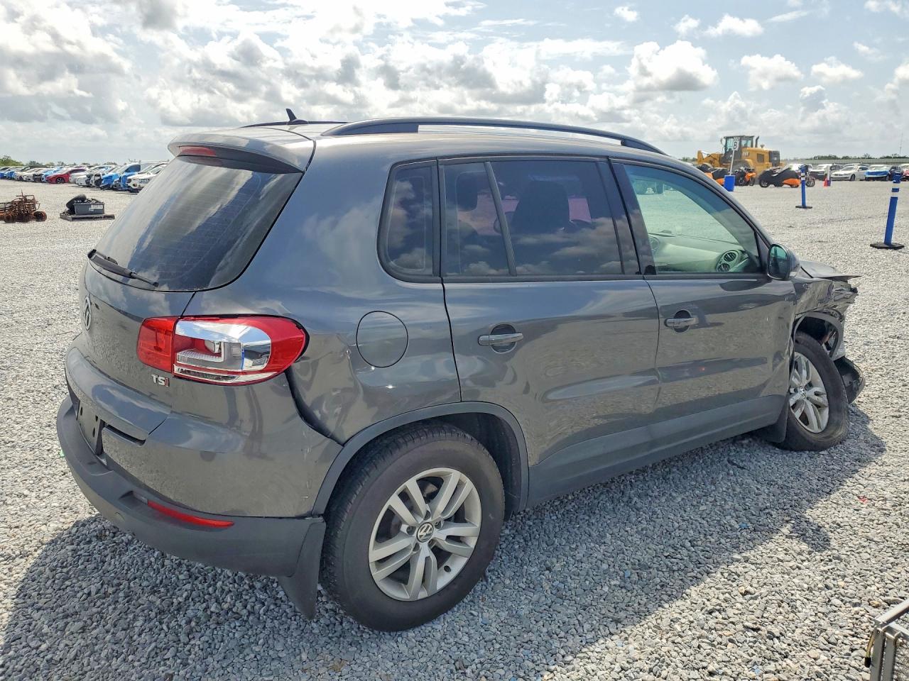 2016 VOLKSWAGEN TIGUAN S photo 5