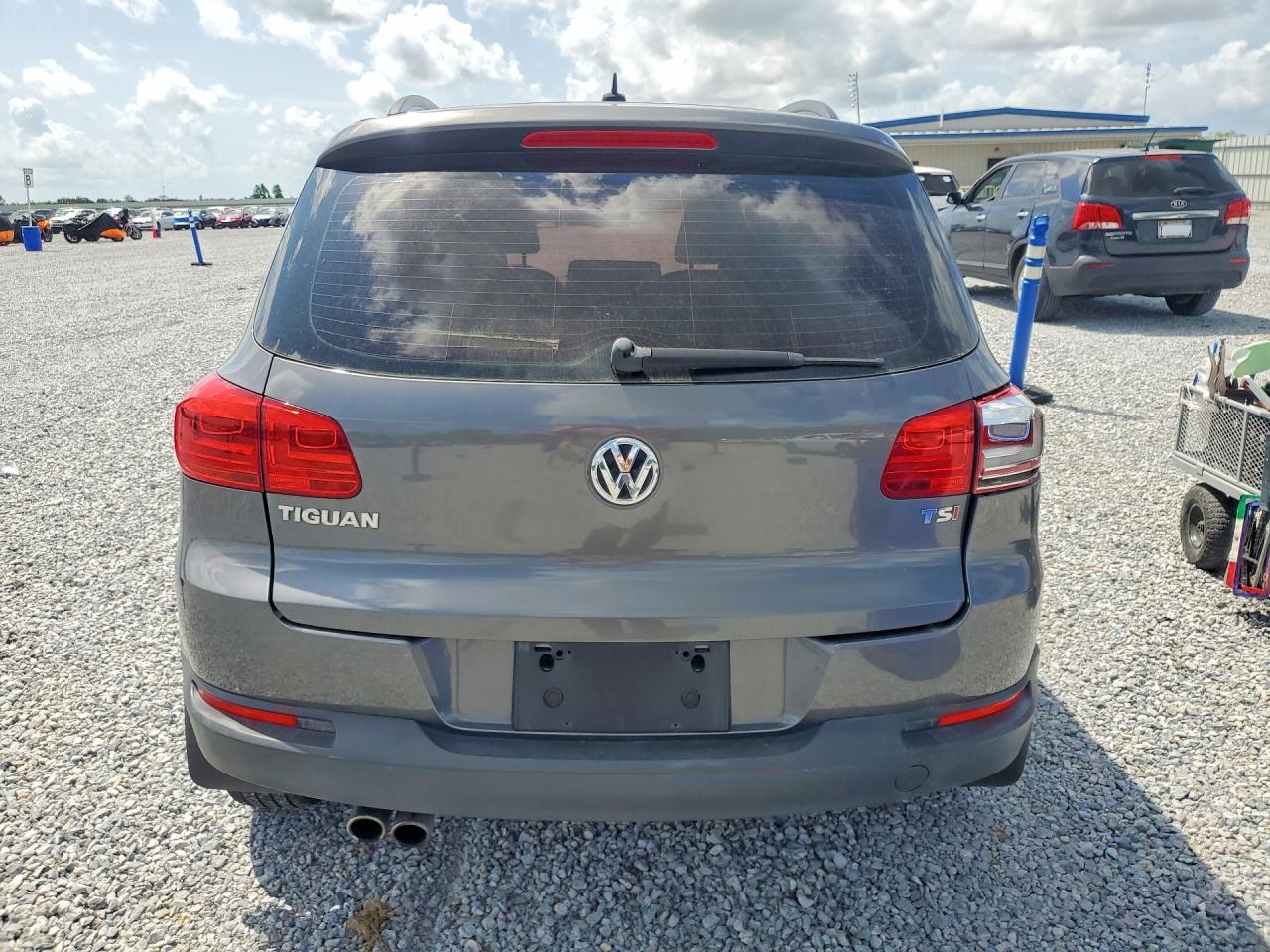 2016 VOLKSWAGEN TIGUAN S photo 11