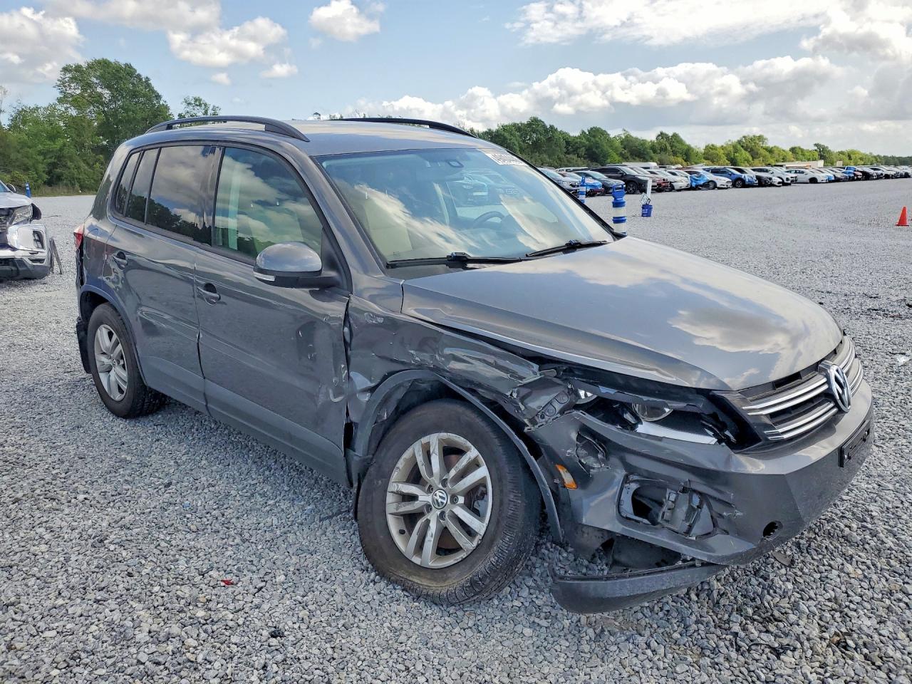2016 VOLKSWAGEN TIGUAN S photo 7