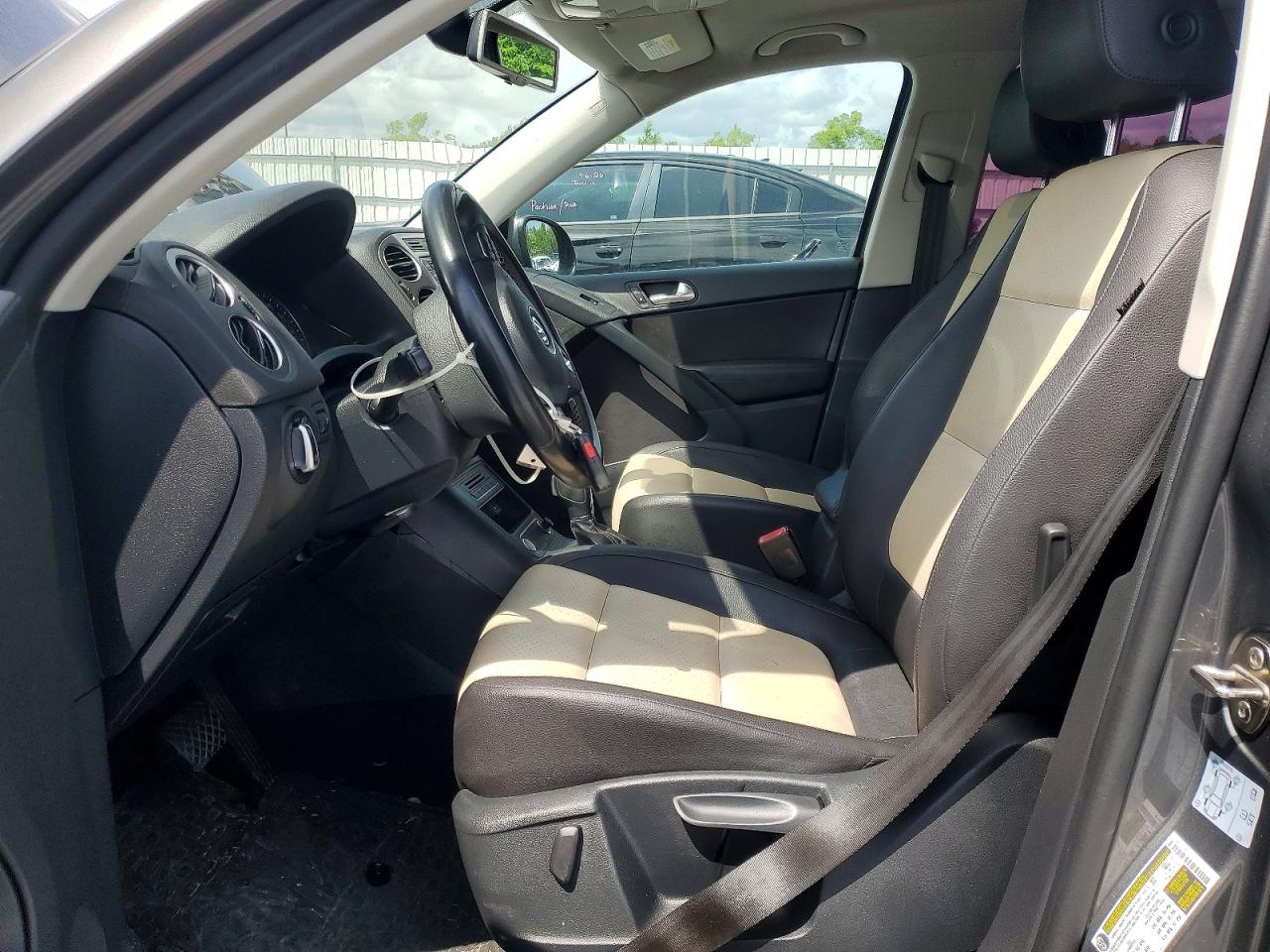 2016 VOLKSWAGEN TIGUAN S photo 13