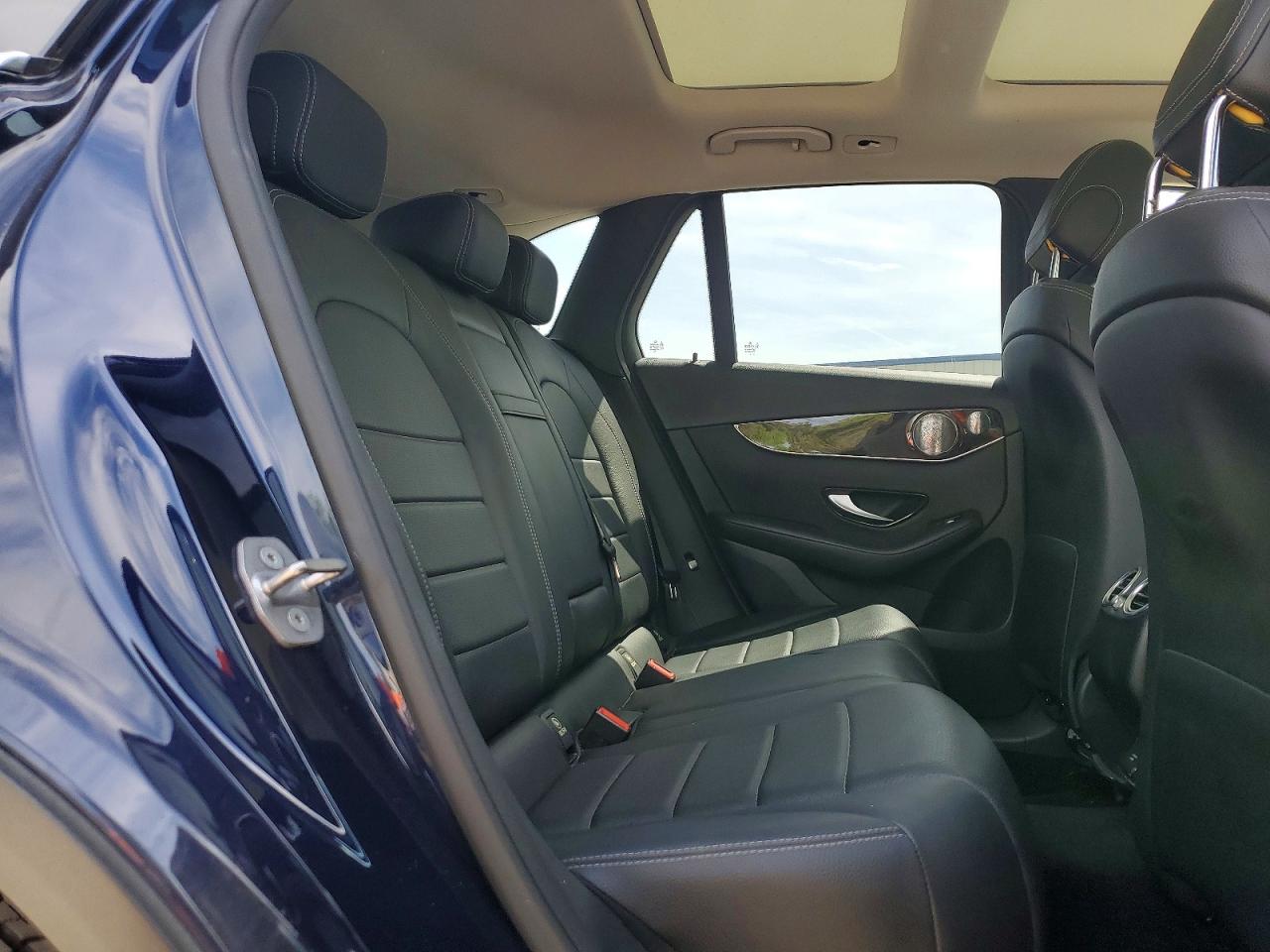 2016 MERCEDES-BENZ GLC 300 photo 31