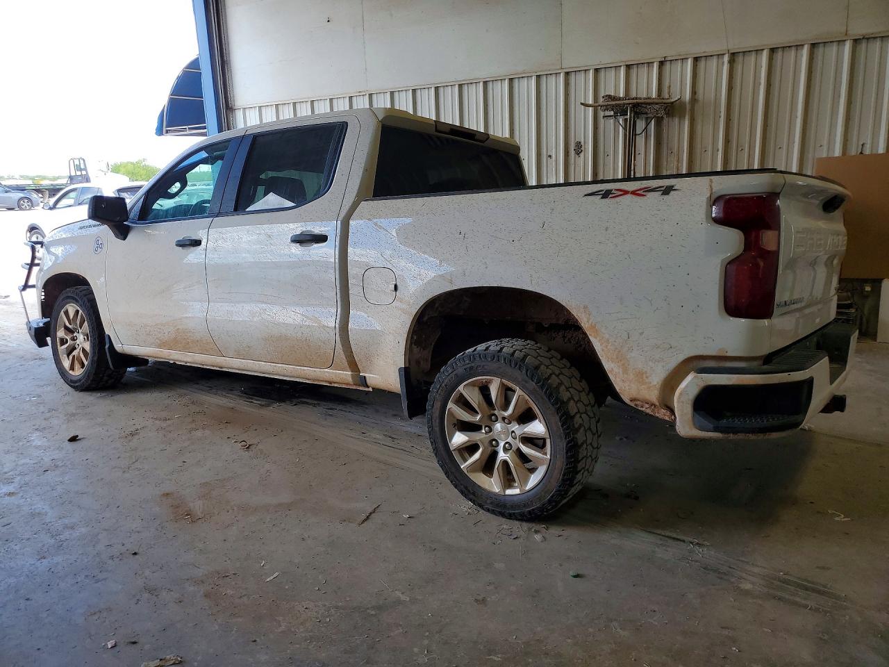 2024 CHEVROLET SILVERADO K1500 CUSTOM photo 3