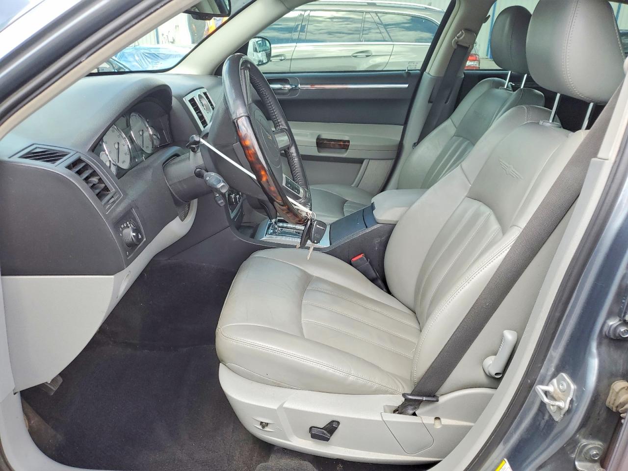 2007 CHRYSLER 300C photo 13
