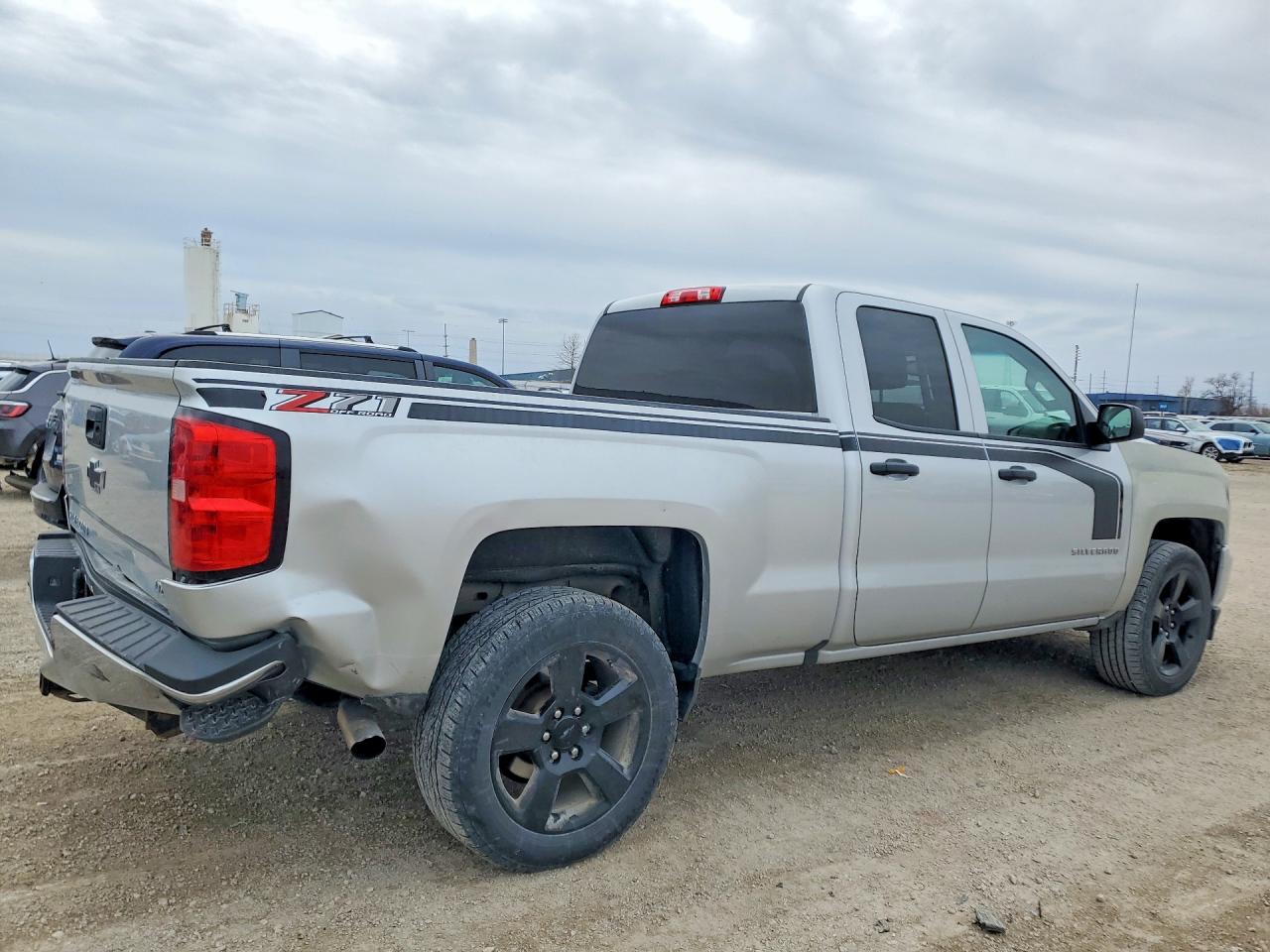2017 CHEVROLET SILVERADO K1500 CUSTOM photo 7