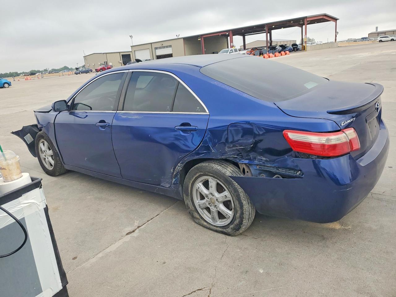 2009 TOYOTA CAMRY LE photo 4