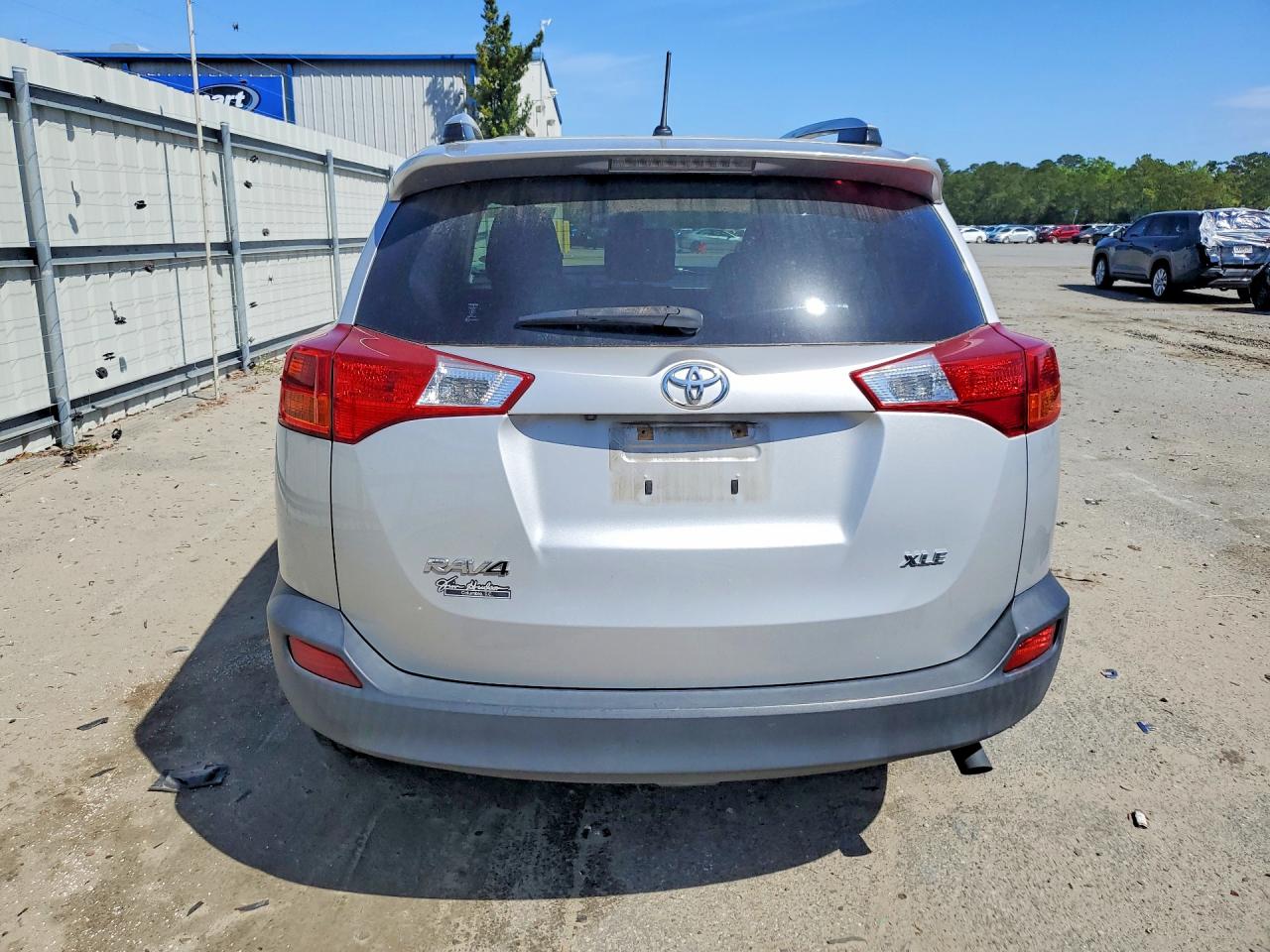 2013 TOYOTA RAV4 XLE photo 16