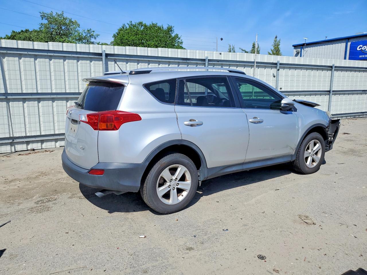 2013 TOYOTA RAV4 XLE photo 7
