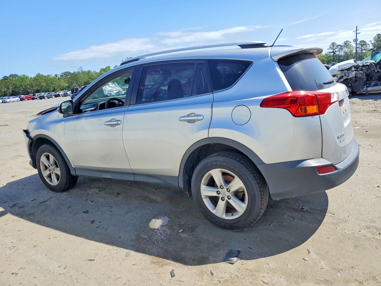 2013 TOYOTA RAV4 XLE photo 4