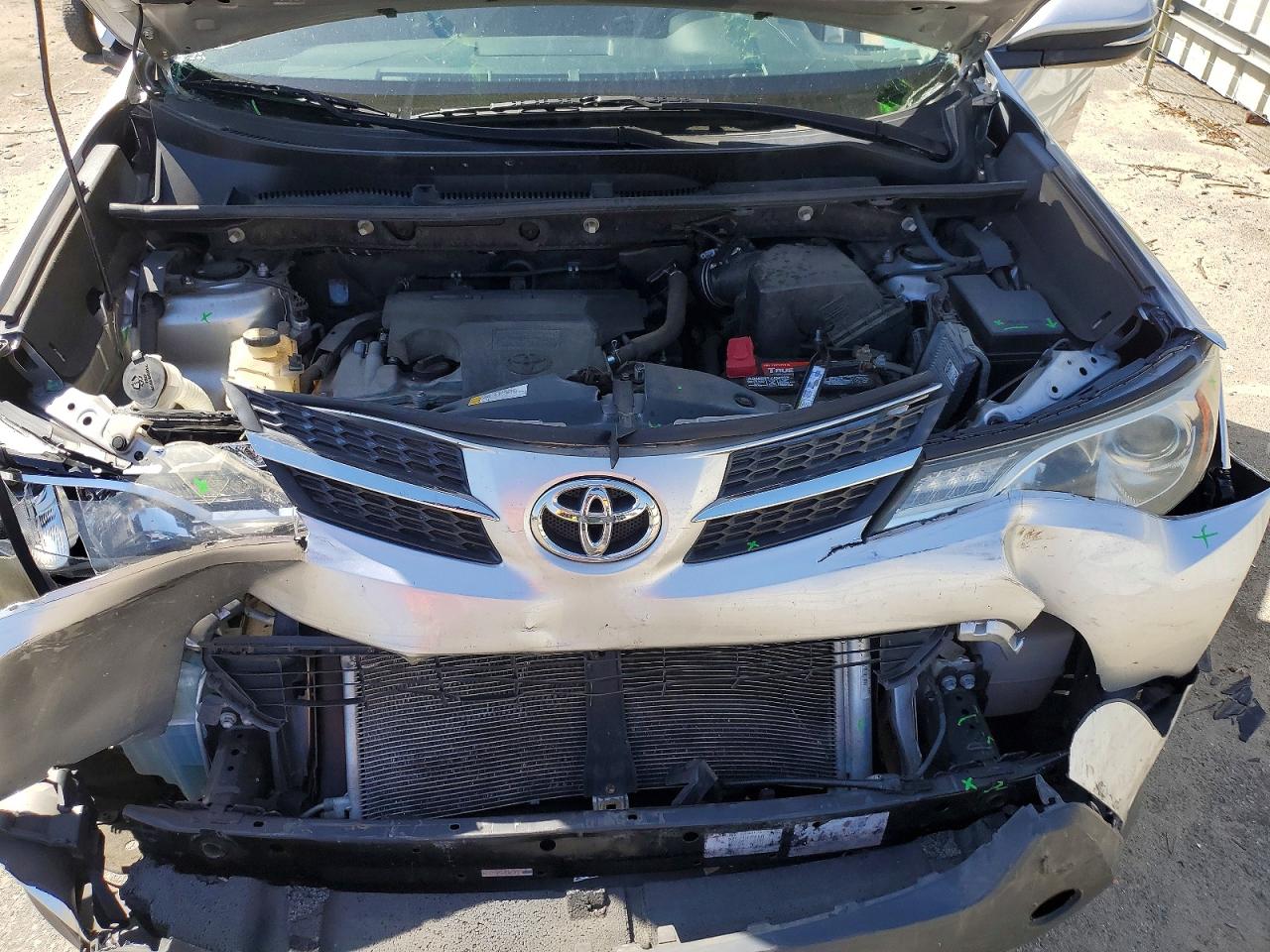 2013 TOYOTA RAV4 XLE photo 34