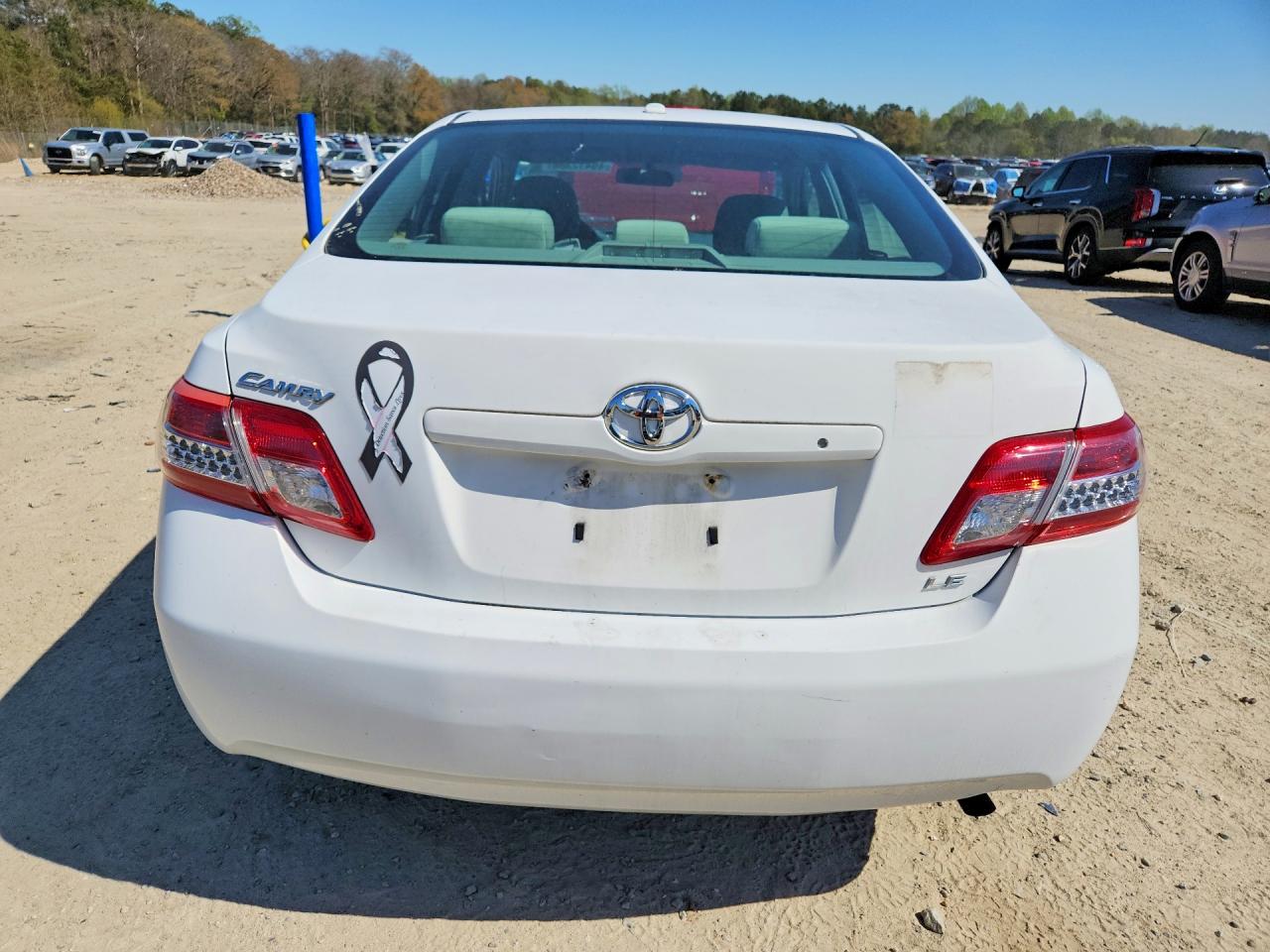 2011 TOYOTA CAMRY LE photo 16