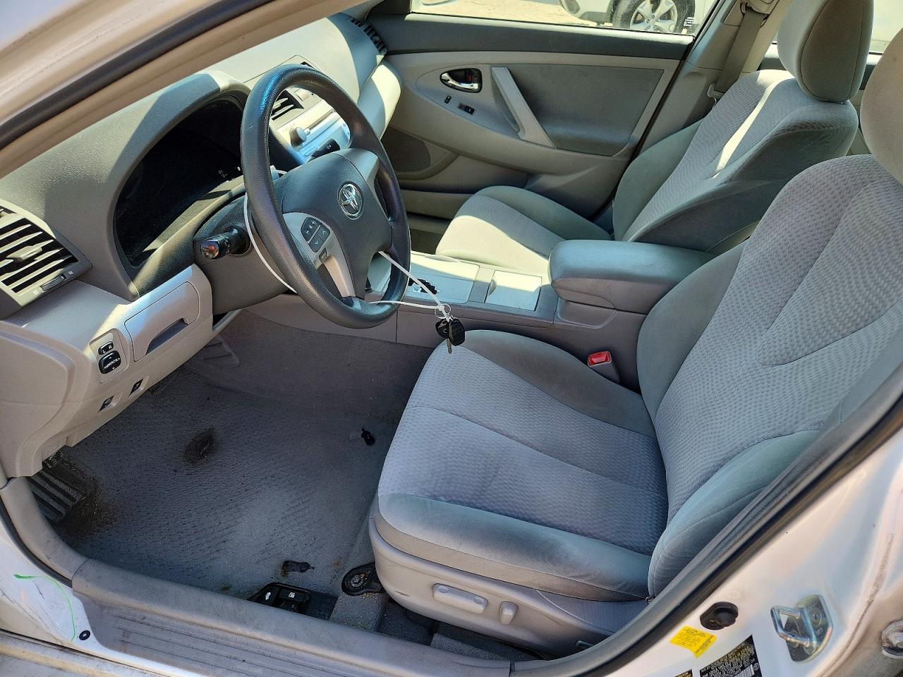 2011 TOYOTA CAMRY LE photo 19