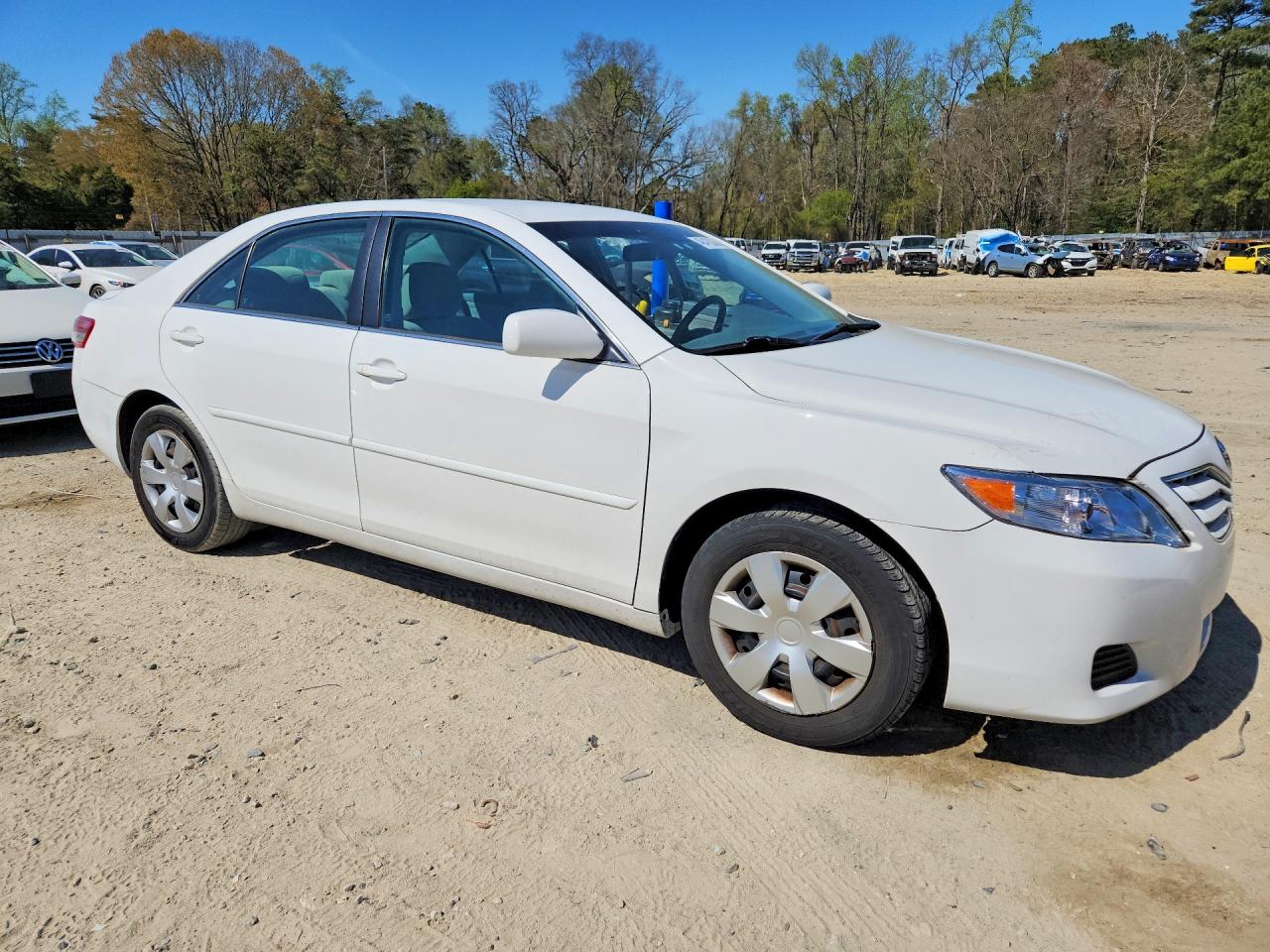 2011 TOYOTA CAMRY LE photo 10