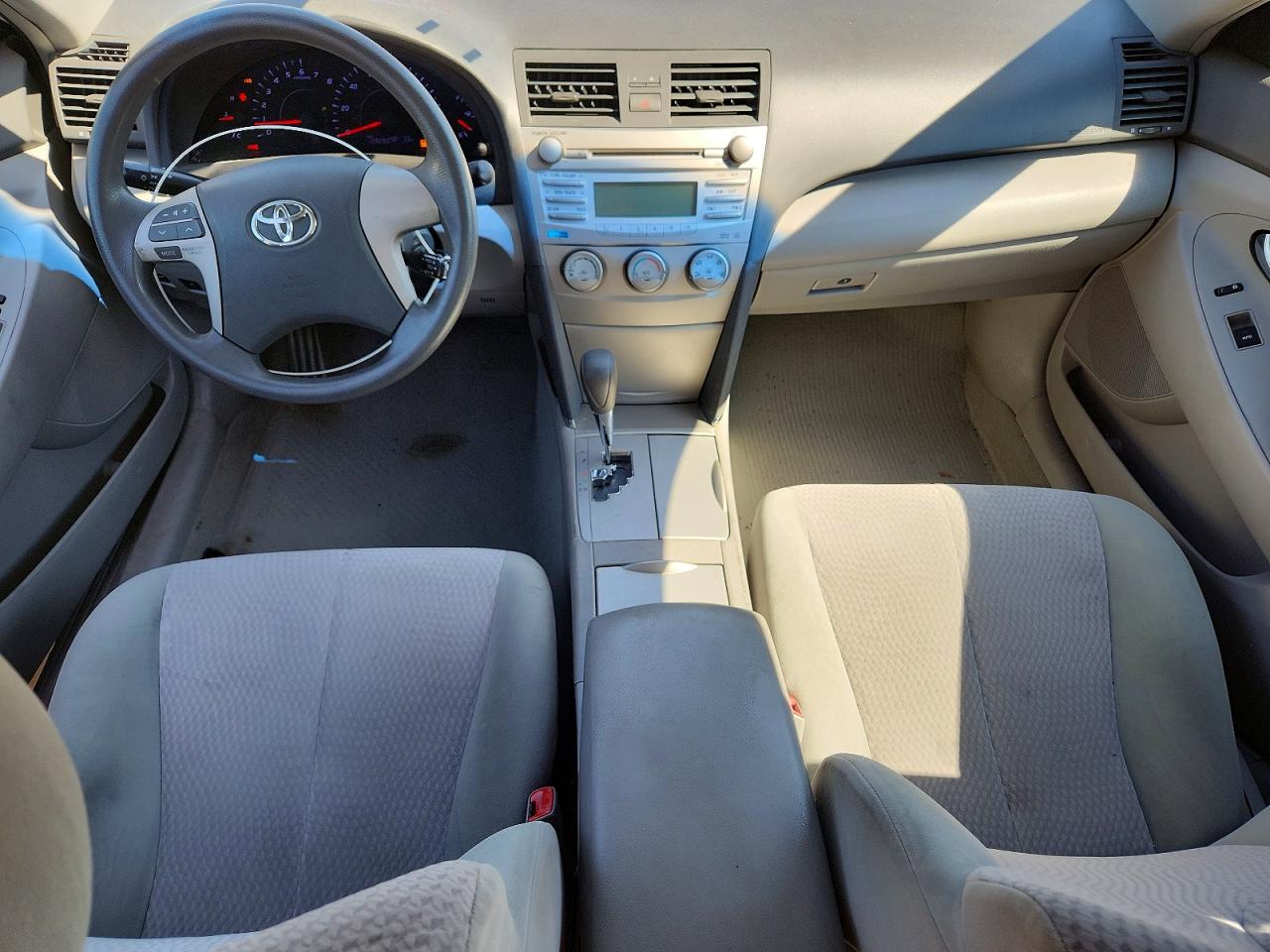 2011 TOYOTA CAMRY LE photo 22