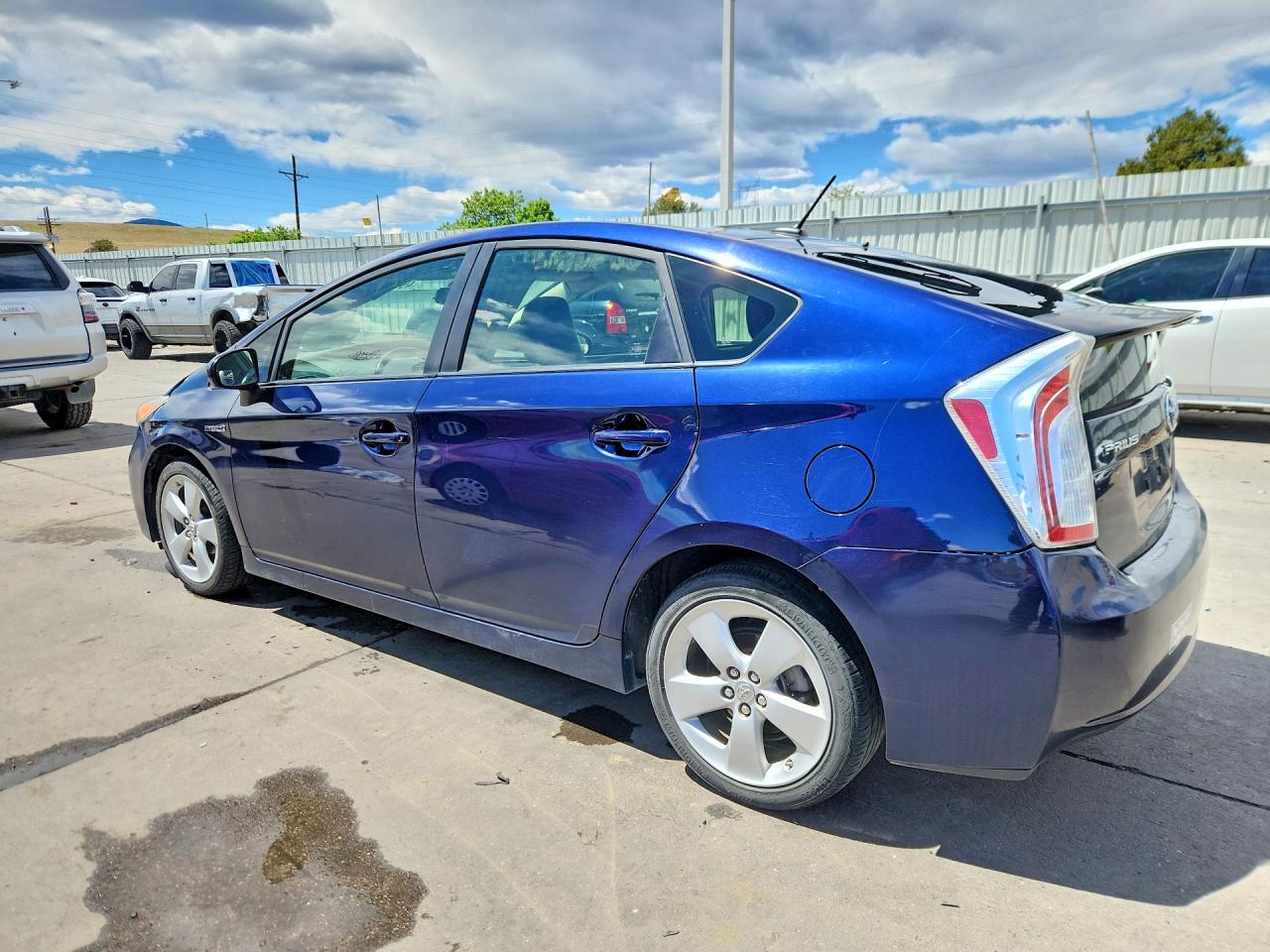 2014 TOYOTA PRIUS FIVE photo 4