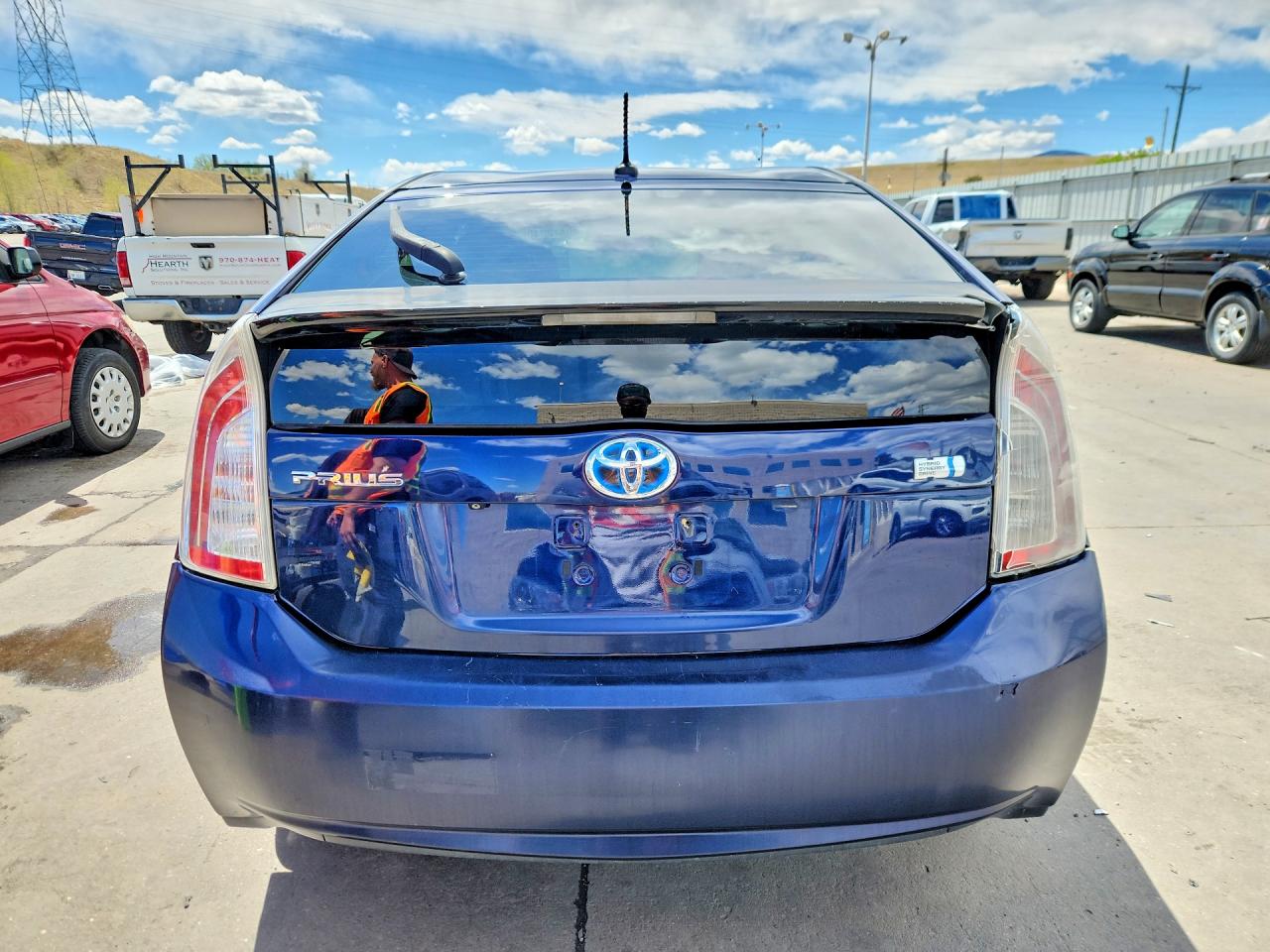 2014 TOYOTA PRIUS FIVE photo 16